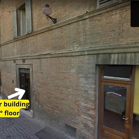 Netflix - Centro Storico Urbino Apartment Bagian luar foto
